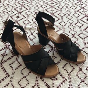 Ugg Women’s  Heel Ankle Straps Sandals Sz 8